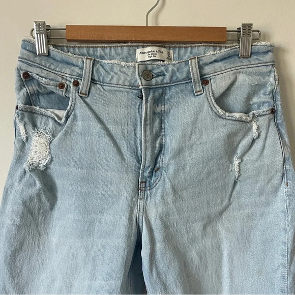 Abercrombie & Fitch High Rise The Skinny Light Wash Distressed Size 8 - Picture 2 of 7